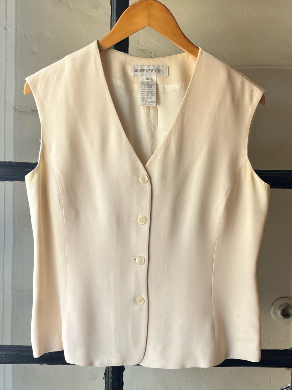 Beautiful 90’s Vintage Jones New York Cream Silk Button Up Vest